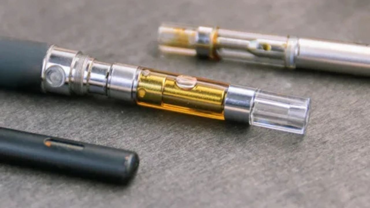 ccell vape pen automatically turns on